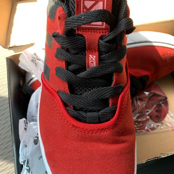 New Servants Dagon Skater Shoes Collectible - Picture 3 of 8